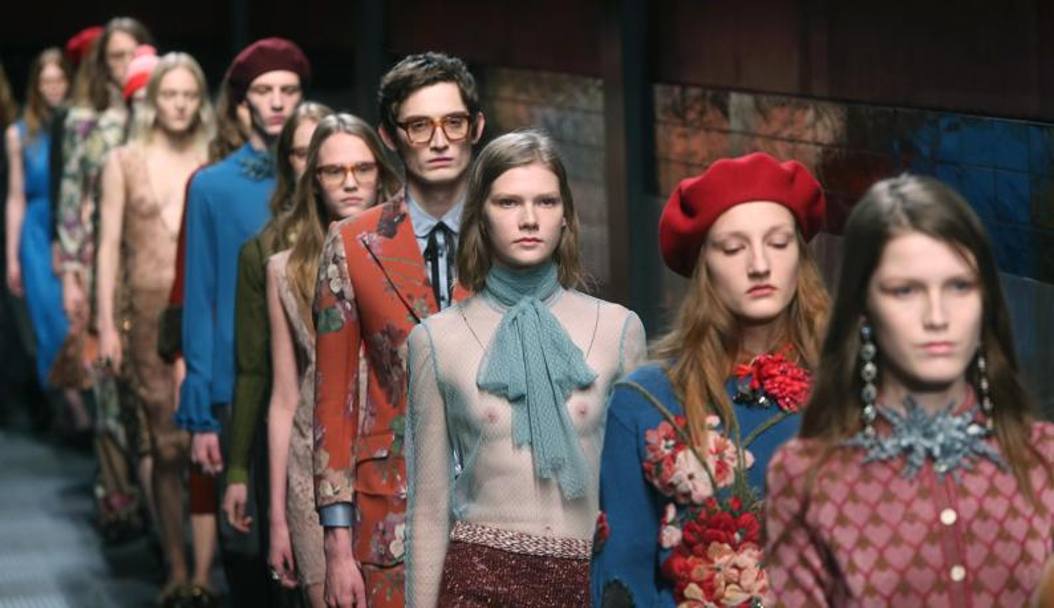 Gucci apre la Milano Fashion Week. La sfilata in piazza Oberdan. Ecco alcune proposte (Ansa)